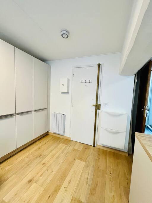 דירות סנליס Stylish Studio In The Center Of Senlis מראה חיצוני תמונה